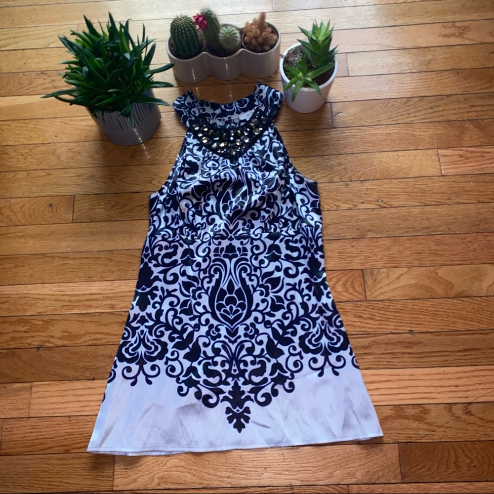 - Cache Sleeveless Top w Beaded Neckline - Picture 15 of 16